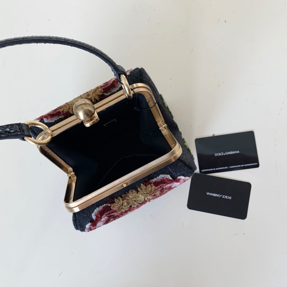 Dolce Gabbana Velv. embroidered Keys/Roses handbag - Picture 2 of 7
